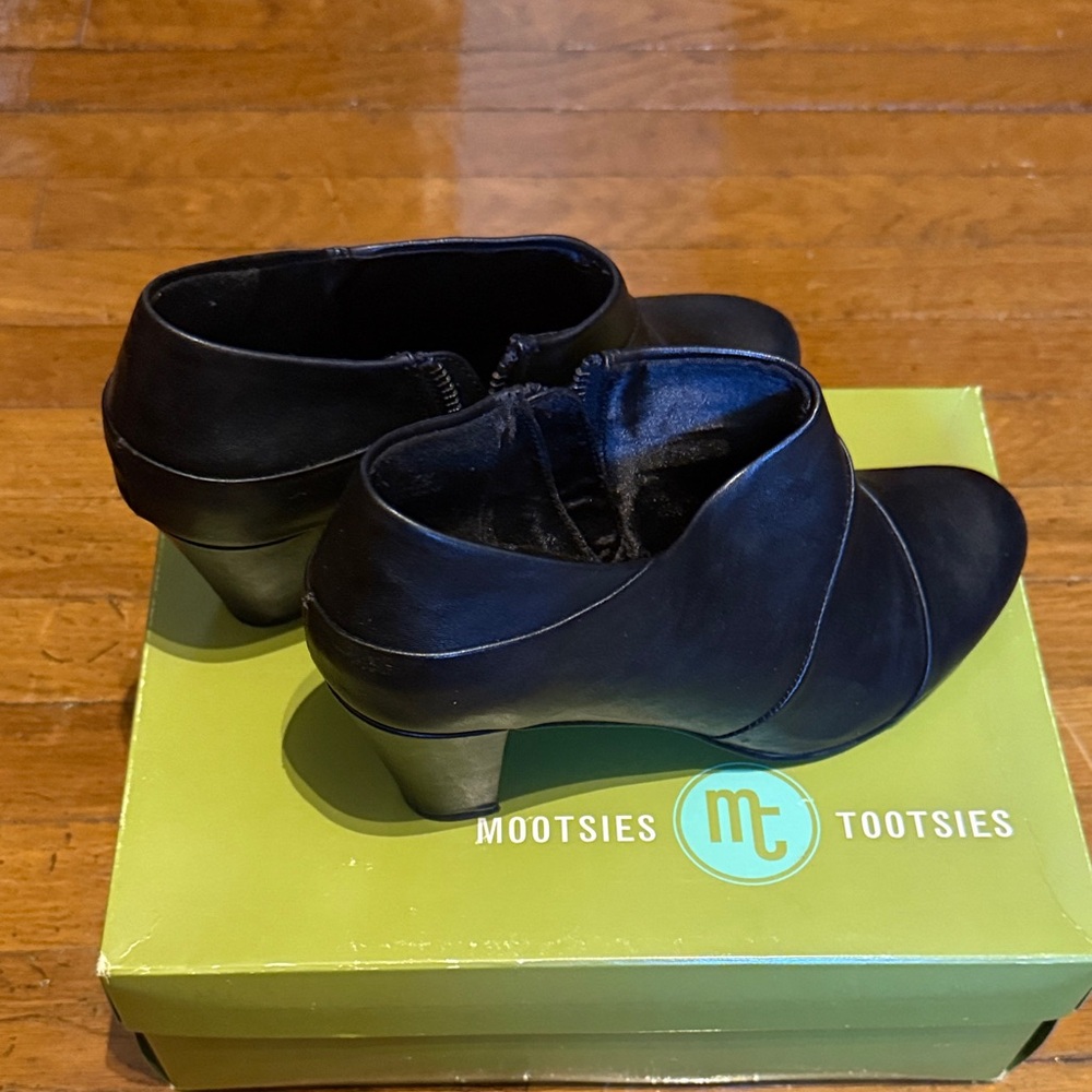 Mootsies Tootsies Black Ankle Booties